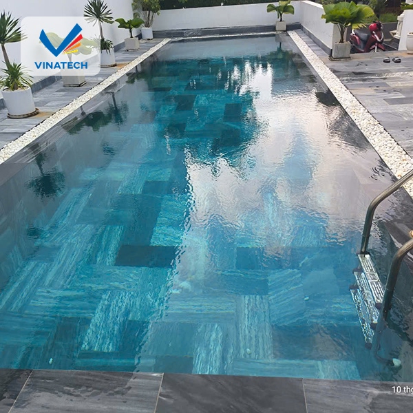 Hồ bơi hình chữ nhật cân đối giữa thẩm mỹ và công năng, dễ thi công và bảo trì