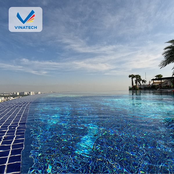 ​Tìm kiếm nhà cung cấp uy tín để đảm bảo vật liệu hồ bơi vô cực bền và đẹp