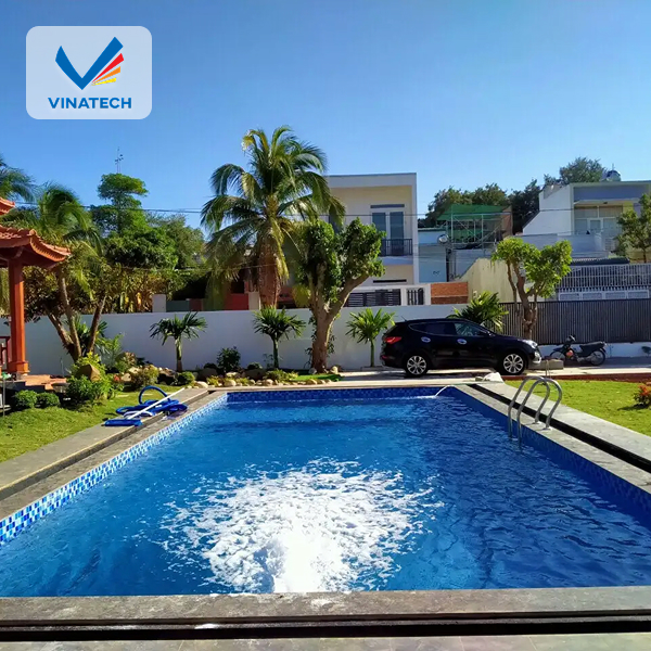 Bàn giao công trình sau khi thi công hồ bơi cho homestay.