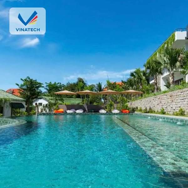 Vật liệu bền đẹp trong thi công hồ bơi cho resort nhỏ