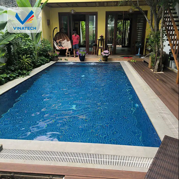 Cận cảnh hồ bơi tự lọc tại Vinateco