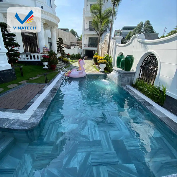Thiết kế hồ bơi thác nước phù hợp với biệt thự có cấu trúc tân cổ điển hoặc hiện đại