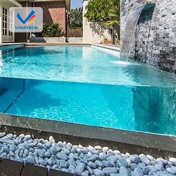 Hình ảnh thi công hồ bơi kính cường lực sang trọng hiện đại