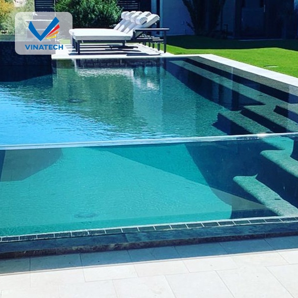 Thi công hồ bơi kính cường lực nâng tầm không gian nghỉ dưỡng
