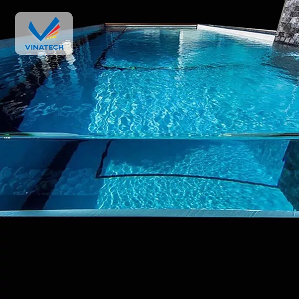 Hồ bơi kính cường lực tạo hiệu ứng trong suốt đẳng cấp