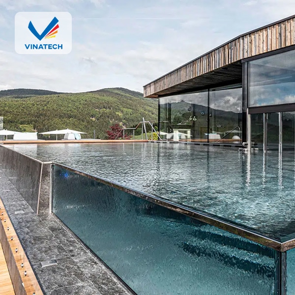 Thi công hồ bơi kính cường lực đảm bảo an toàn