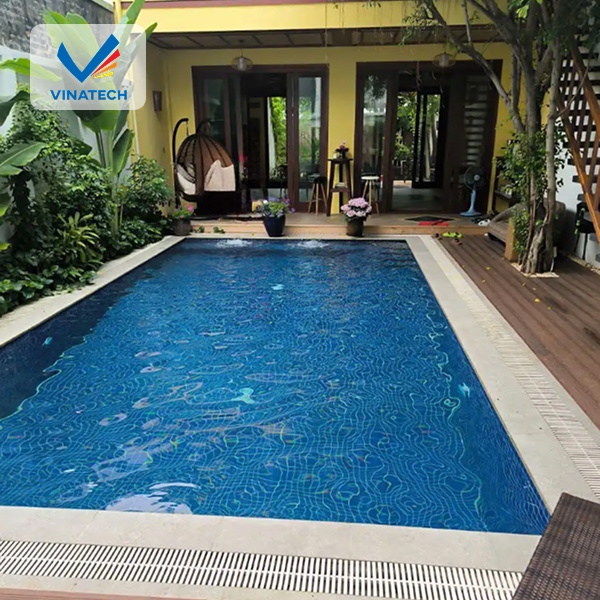 Vinatech chuyên thi công hồ bơi mini tối ưu diện tích, bền đẹp theo thời gian