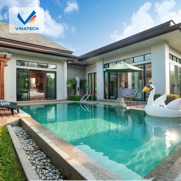 Thiết kế hồ bơi tone đá tự nhiên cần đảm bảo hài hòa kỹ thuật và yếu tố thẩm mỹ