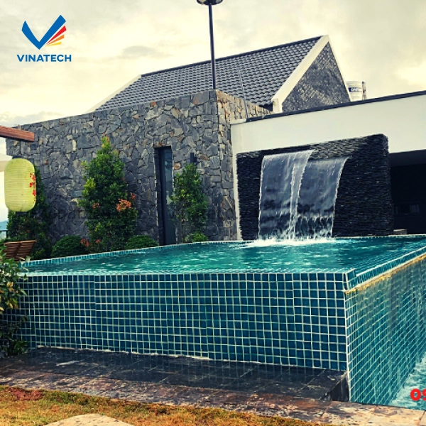 Việc lựa chọn đơn vị thi công chuyên nghiệp giúp hồ bơi luôn bền đẹp và an toàn