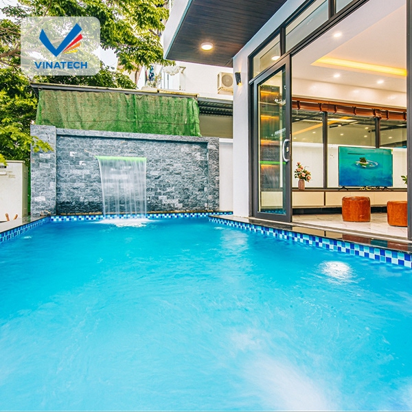 Thiết kế hồ bơi có thác nước hướng Đông Nam giúp thúc đẩy tài vận và may mắn