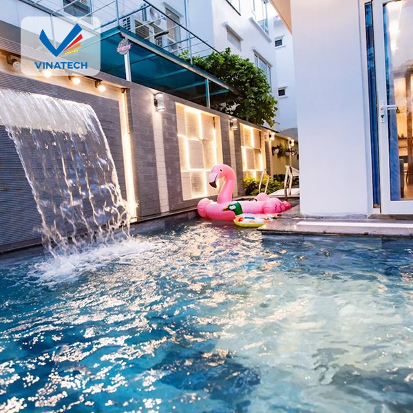 Thiết kế hồ bơi thác nước chuẩn phong thủy của Vinatech thu hút tài lộc và may mắn