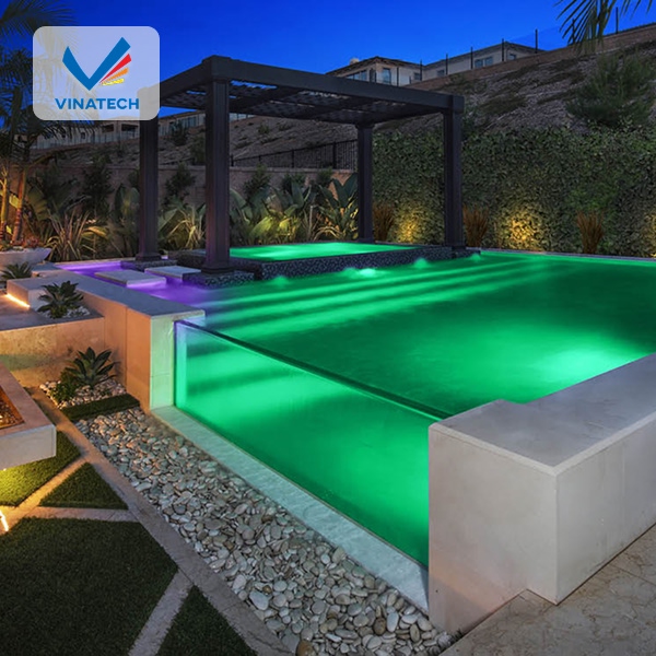 Thiết kế hồ bơi kính đòi hỏi loại kính chất lượng cao để đảm bảo an toàn​