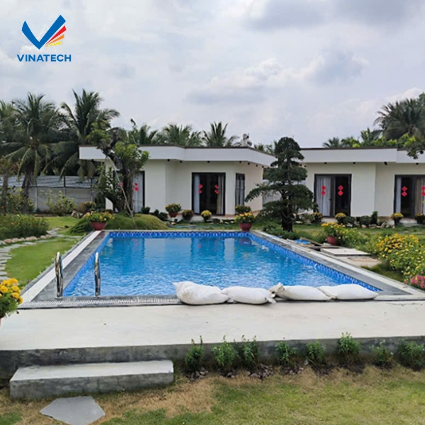 Hồ bơi sinh thái dùng sỏi, cát, cây thủy sinh và vi sinh để lọc nước tự nhiên