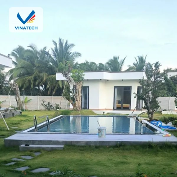 Lọc tự động và kiểm tra pH giúp bể bơi mini luôn sạch và tránh nước đọng