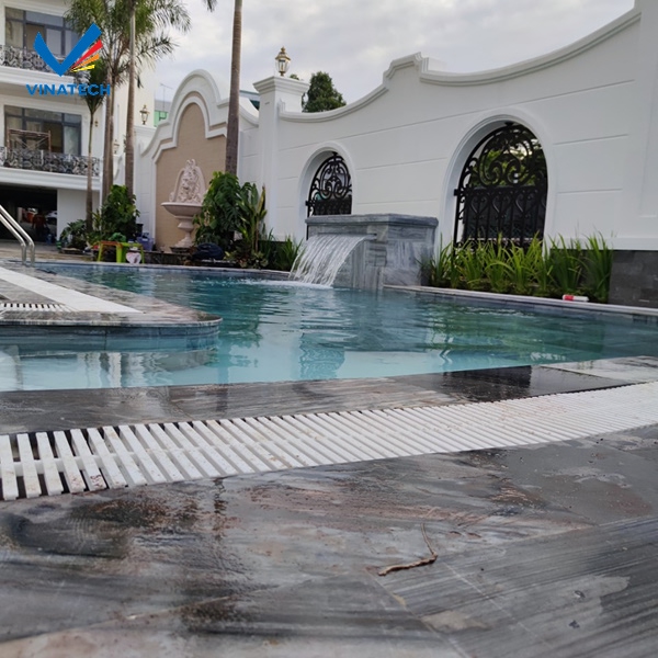 Một số mẫu thác nước đẹp mà bạn nên chọn thi công hồ bơi thác nước