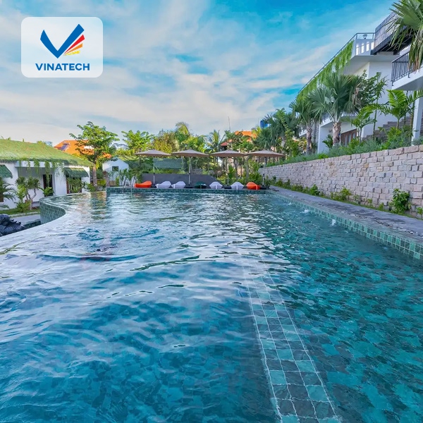 Hình ảnh thi công hồ bơi khách sạn chuẩn phong thủy hút lộc