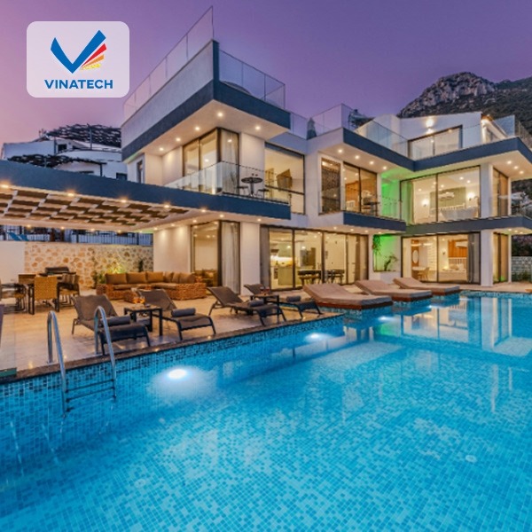 Sự kết hợp giữa công năng và thẩm mỹ giúp hồ bơi trở thành điểm nhấn nổi bật trong không gian sống.