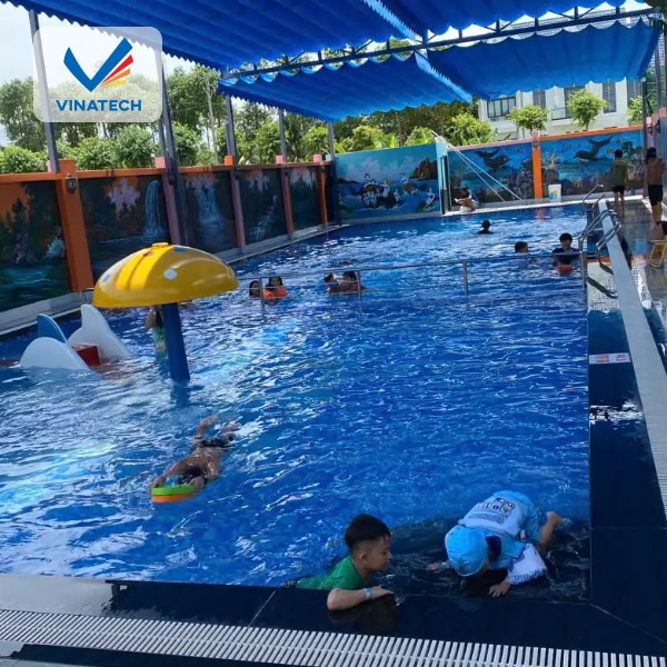 Thiết kế hồ bơi mái che phù hợp nhiều phong cách kiến trúc, từ nhà ở đến khu nghỉ dưỡng