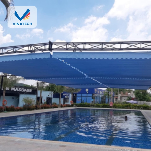Thiết kế hồ bơi mái che hiện đại giúp duy trì nhiệt độ nước ổn định trong suốt quá trình sử dụng