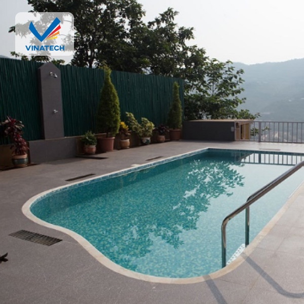 Xây hồ bơi trên sân thượng cần tính toán kỹ kết cấu để đảm bảo an toàn và chịu lực tốt​​​​​​​