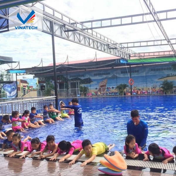 Không gian hồ bơi công nghiệp đảm bảo an toàn, dễ bảo trì và vệ sinh định kỳ