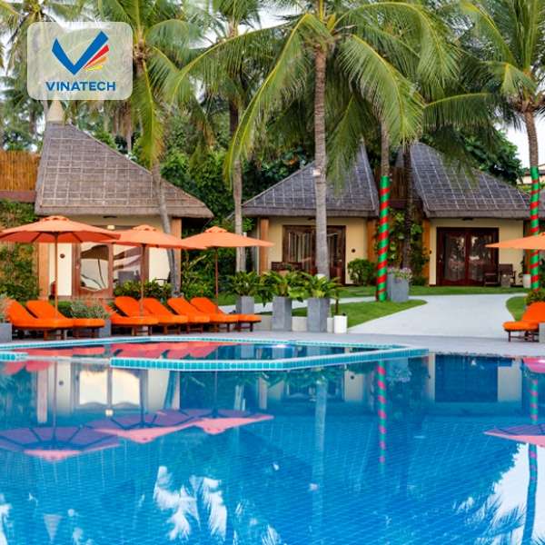 Thiết kế hồ bơi cho khu nghỉ dưỡng cần đảm bảo tiêu chuẩn an toàn và phù hợp quy mô phục vụ khách