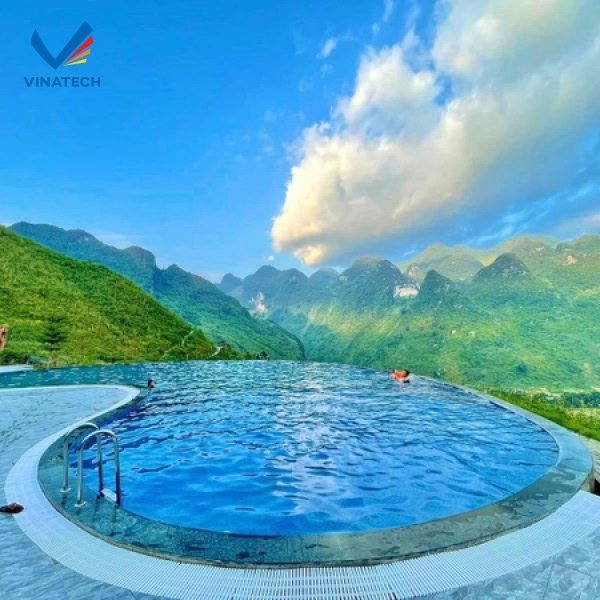 Hồ bơi phong cách hiện đại đang trở thành xu hướng được nhiều gia đình và khu nghỉ dưỡng lựa chọn