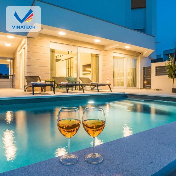 Việc ứng dụng công nghệ và vật liệu hiện đại giúp hồ bơi vận hành ổn định, bền đẹp và tiết kiệm chi phí bảo trì