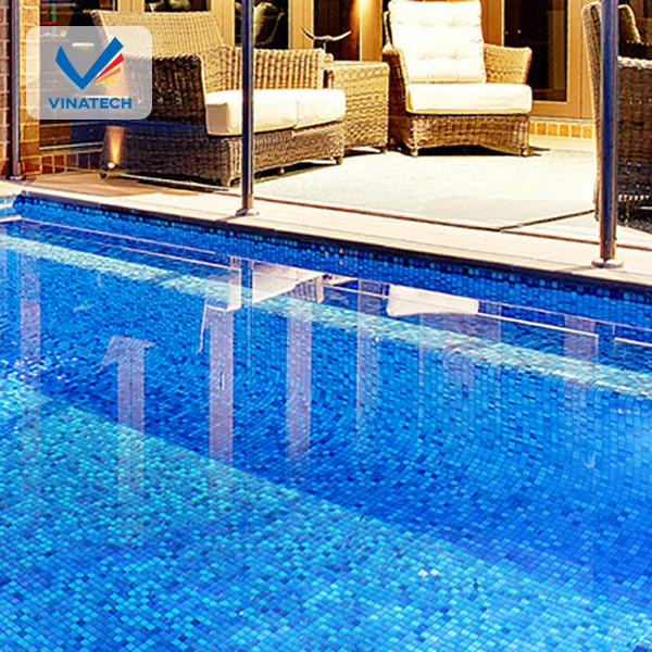 Lựa chọn đúng loại gạch khi thi công hồ bơi lát gạch giúp tăng tuổi thọ công trình và đảm bảo thẩm mỹ lâu dài