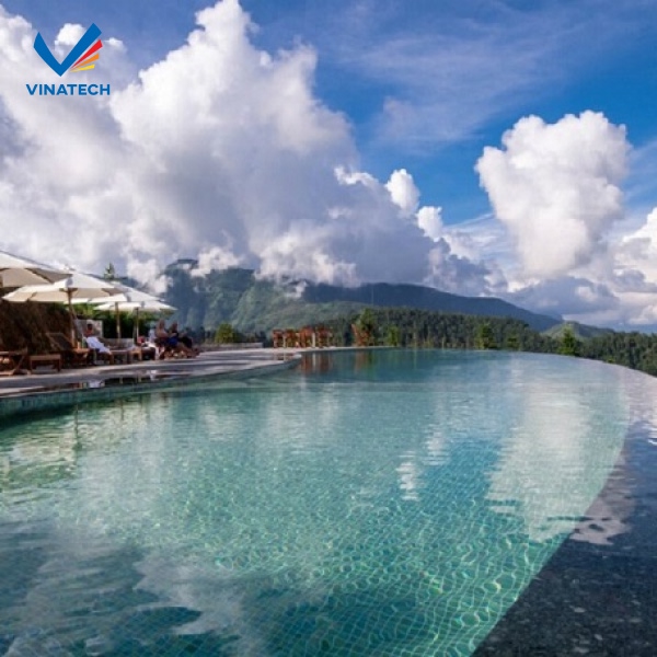 Hồ bơi nghỉ mát tại biệt thự với khung cảnh kỳ vĩ